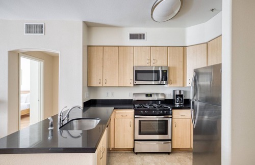 Playa Del Rey Apartment | Luxe Playa Del Rey 2BR w/Pool, Spa & Gym, nr Playa Beach, by Blueground
