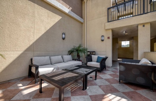 Playa Del Rey Apartment | Luxe Playa Del Rey 2BR w/Pool, Spa & Gym, nr Playa Beach, by Blueground