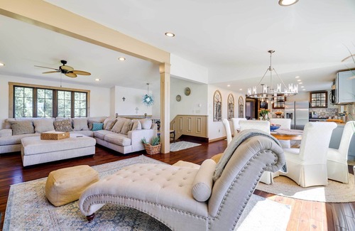 Pocono Summit House | Luxe Poconos Lake House w/Private Beach