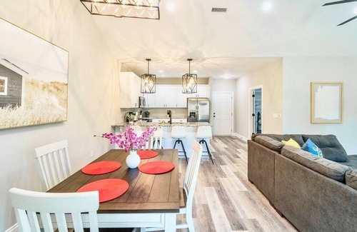 Dothan House | Luxe Private Dothan Oasis Near Historic Downtown!
