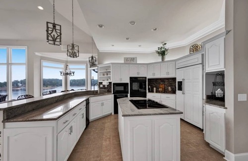 Arley House | Luxe Private Lakefront Getaway on Smith Lake!