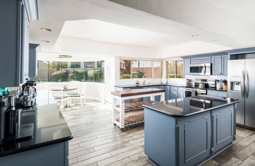 Alhambra House | Luxe Private Retreat - The Sun Valley Estate