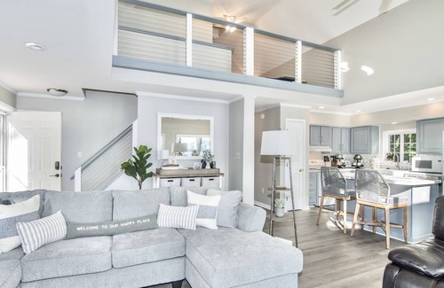 Terrell House | Luxe Private Waterfront Getaway on Lake Norman!