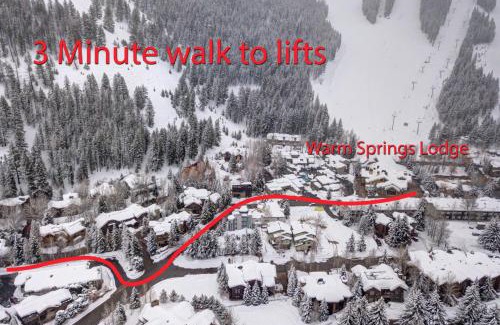 Warm Springs House | Luxe Prospector Condo Steps to Lift with Hot Tub