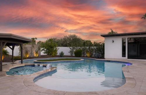 Paradise Valley Village House | Luxe Resort Retreat