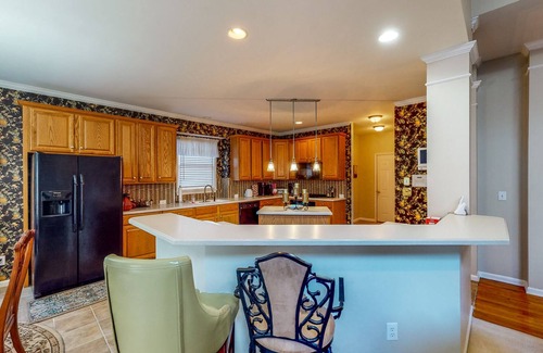 Cliftondale House | Luxe Retreat near Airport - Home Theater, Gym
