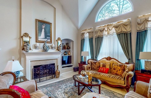 Cliftondale House | Luxe retreat near the airport with home theater, gym, deck, grill, & pool table