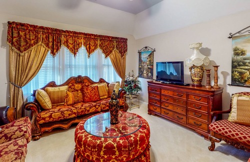 Cliftondale House | Luxe retreat near the airport with home theater, gym, deck, grill, & pool table