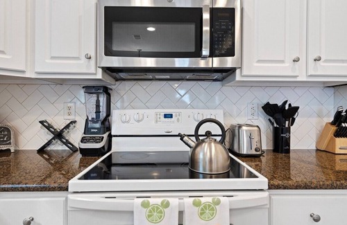 Prosperity Church Road House | Luxe Sleek 4BR Paradise Near Uptown w/Games & Grill