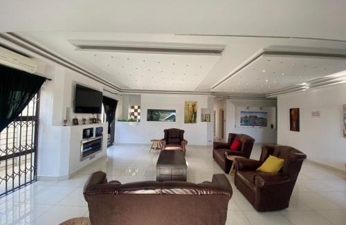 Parow North House | Luxe Stay in Parow North