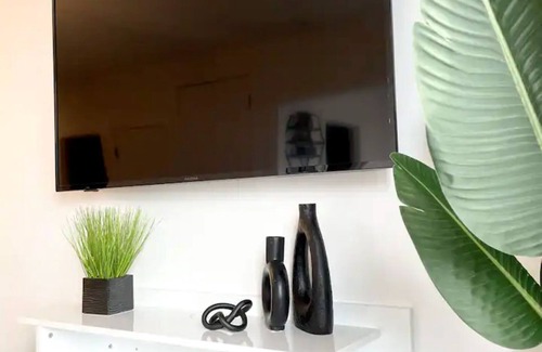 Elizabeth Apartment | Luxe Studio Queen-mins to NYC, EWR, PRU, NJPAC,Dwntwn Newark,MetLife