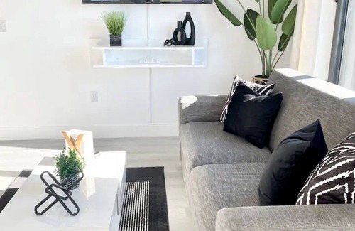 Elizabeth Apartment | Luxe Studio Queen-mins to NYC, EWR, PRU, NJPAC,Dwntwn Newark,MetLife