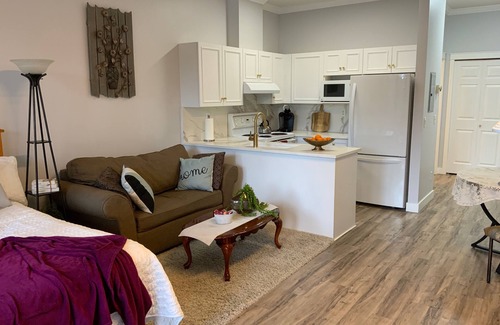 North Glenmore Apartment | Luxe Studio With Full Kitchen - 102A