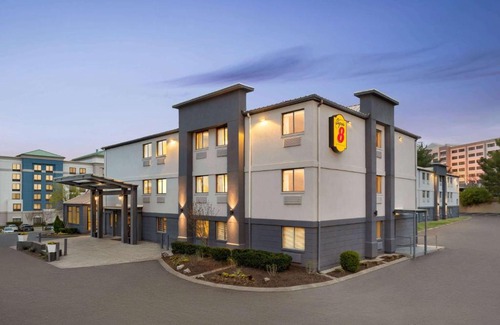 Larkwood Hotel | Luxe Studios Nashville Airport