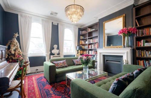 Carlton North Apartment | Luxe Stylish Two Level Apartment I Rooftop Terrace
