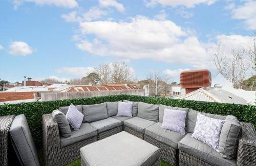 Carlton North Apartment | Luxe Stylish Two Level Apartment I Rooftop Terrace