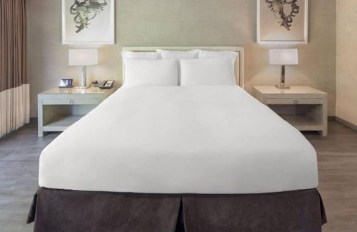 Los Angeles Hotel | Luxe Sunset Boulevard Hotel