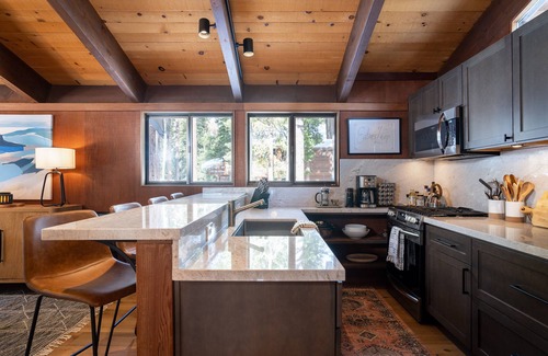 Tahoe Woods Cabin | Luxe Tahoe Cabin - Midcentury Modern CLOSE to Lake, Palisades, Edge of Forest