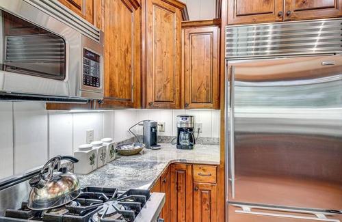 Cullowhee House | Luxe Trillium Home w/Fire Pit, 5 Mi to Cashiers