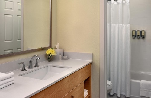 Westlake Hotel | Luxe Vacation Feel! 2 Family-friendly Units, Free Parking, Pool