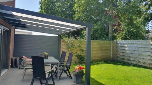 Dirkshorn House | Luxe vakantiebungalow met omheinde tuin voor hond en kinderen