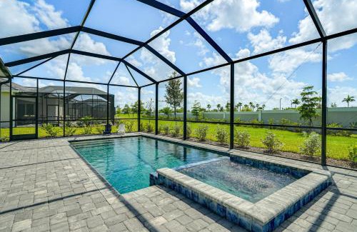 Venice House | Luxe Venice Gem with Outdoor Pool and Hot Tub