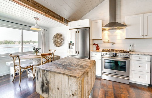 Lake Fenton House | Luxe Waterfront Lake Fenton Home: Decks & Fire Pit