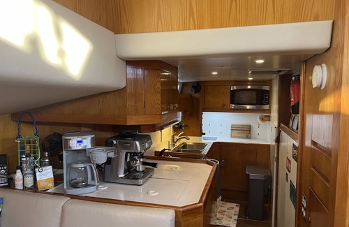 Annapolis Boat Rental | Luxe Waterfront Yacht: Pool/Kayak/SUP/Tube on Bay, Owner's Suite, Mins from town