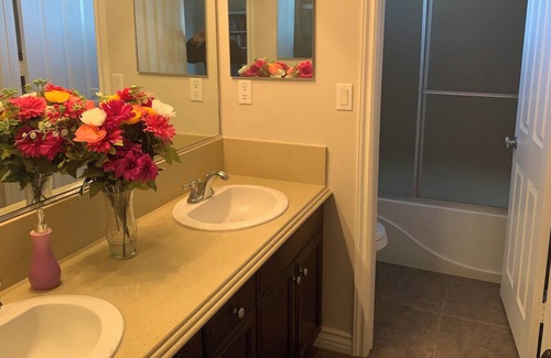 Alessandro Heights House | LuxHome Suite C, Luxurious getaway in Riverside's safest neighborhood