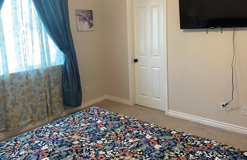 Alessandro Heights House | LuxHome Suite C, Luxurious getaway in Riverside's safest neighborhood