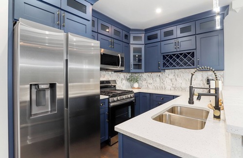 Grand Boulevard House | LuxHome up to 6 guests in Chicago; WiFi, AC, Heat, Security cams, Downtown 8mins