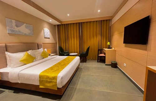Palarivattom Hotel | Luxo Kochi
