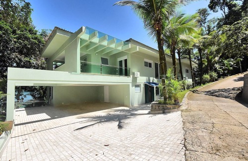 Camorim Villa | LuxoBrasil #AR18 Gala Mansion 06 Suites Angra Vacation Rental