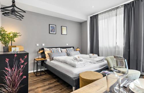 Antonviertel Apartment | LUXOMES - Stylish & New Design Apartment - Kitchen - Netflix