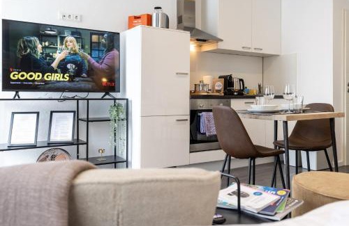 Antonviertel Apartment | LUXOMES - Stylish & New Design Apartment - Kitchen - Netflix