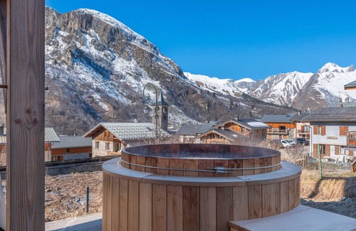 Saint-Marcel Ski Chalet | Luxurious Chalet with Pool, Spa, Cinema, and Lift - Close to Ski Slopes