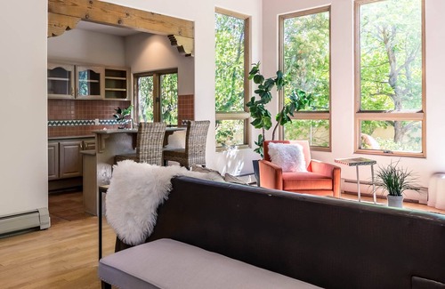 Los Ranchos de Albuquerque Villa | Luxurious and Lush Villa near the river