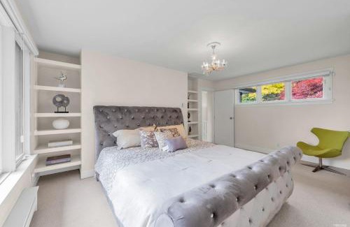 Hollyburn Apartment | Luxuary Stay in West Vancouver