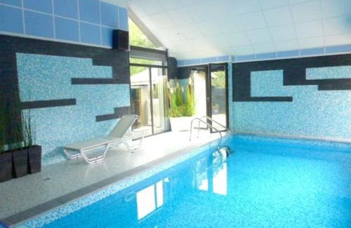 Saint-Coulomb Villa | Luxueuse villa, piscine intérieure, plage à 500m