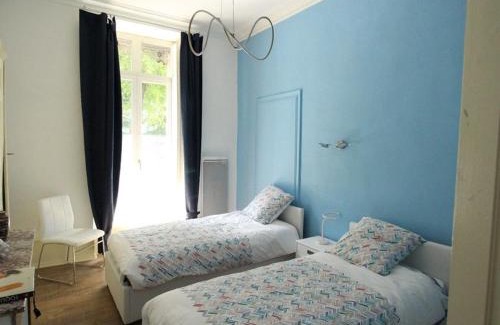 Bagneres-de-Luchon Apartment | Luxueux T3 Centre-Ville, 4 Pers, Proche Thermes et Télécabine - FR-1-313-172