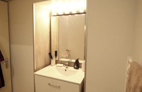 Bagneres-de-Luchon Apartment | Luxueux T3 Centre-Ville, 4 Pers, Proche Thermes et Télécabine - FR-1-313-172