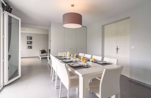 Saint-Genies-de-Fontedit Villa | Luxurious villa in Saint geniès de Fontedit with heated pool