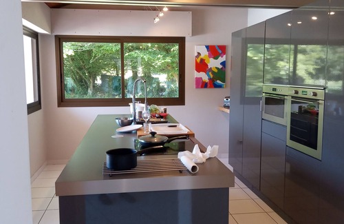 Saint-Sulpice-et-Cameyrac Villa | LUXURY VILLA WITH PRIVATE POOL IN A RESIDENTIAL PARK FACING THE GOLF