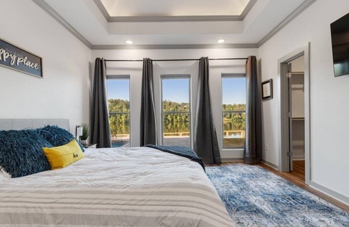 Royal House | Luxury getaway at Sunset Cove!