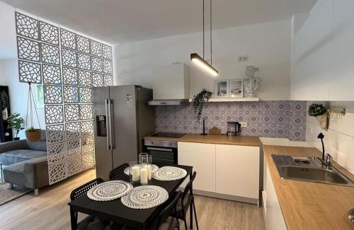 Hedtberg Apartment | Luxuriöses Apartment,Neubau, 4 Personen, Parkplatz, Griechischer Stil
