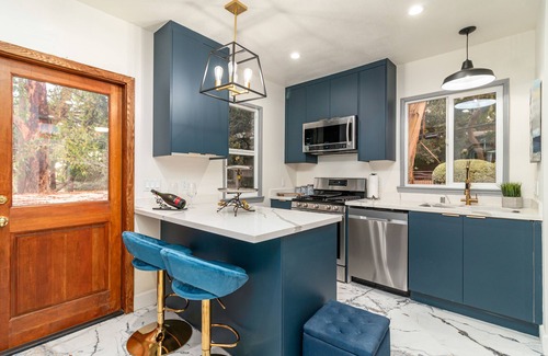 Altadena House | Luxurious 1 Bd 1 Ba Home Behind Private Gates