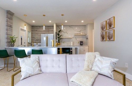 Surfside Condo | Luxurious 1 Bdrm