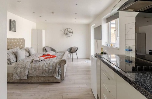 Singlewell Apartment | Luxurious 1 bed Apartment for a Perfect Getaway