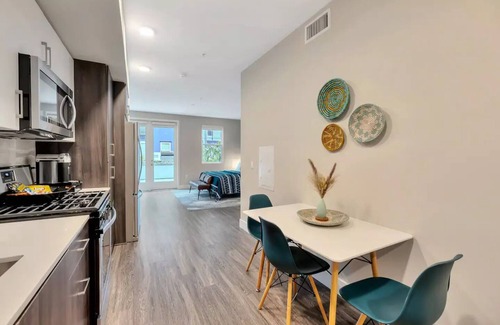 Santa Ana Apartment | Luxurious 1-Bedroom Apt near Disneyland & more!