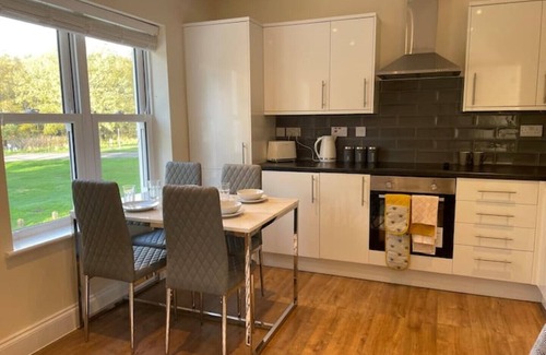 Horsell Apartment | Luxurious 1 bedroom flat with free parking